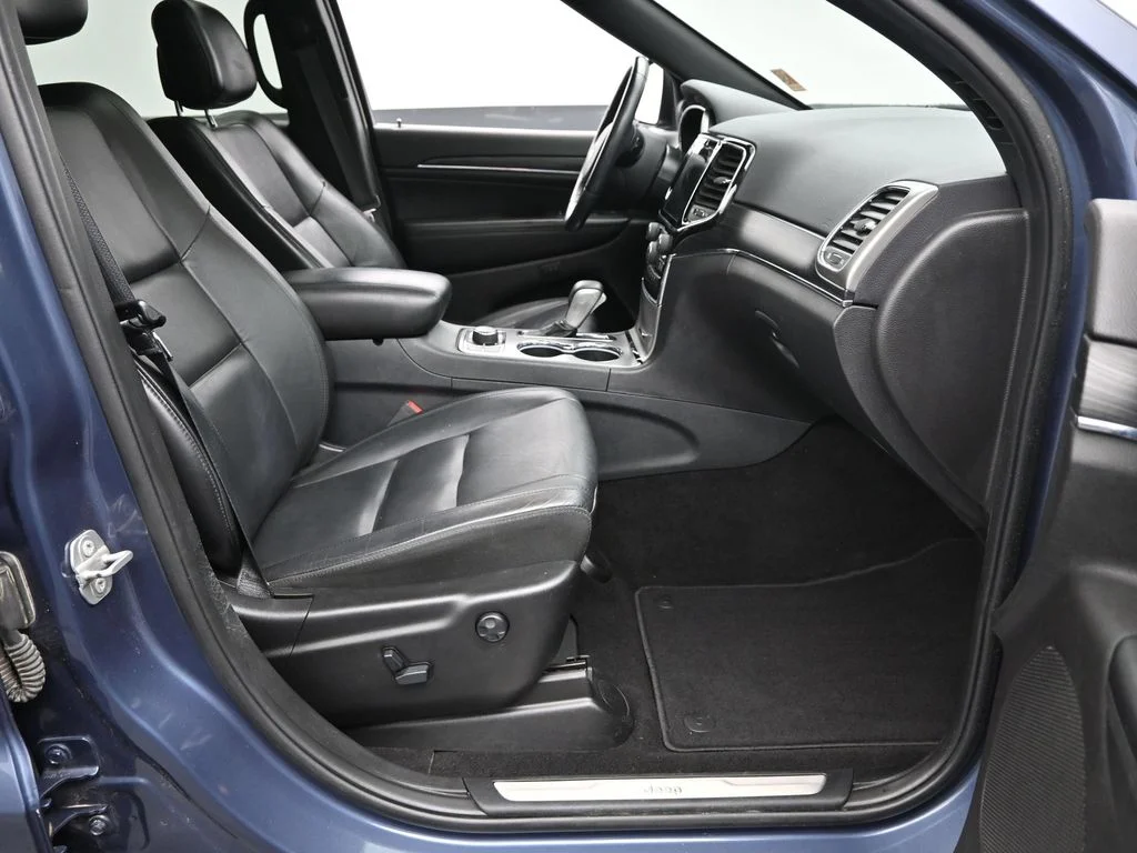 Used 2020 Blue Jeep Limited image 9