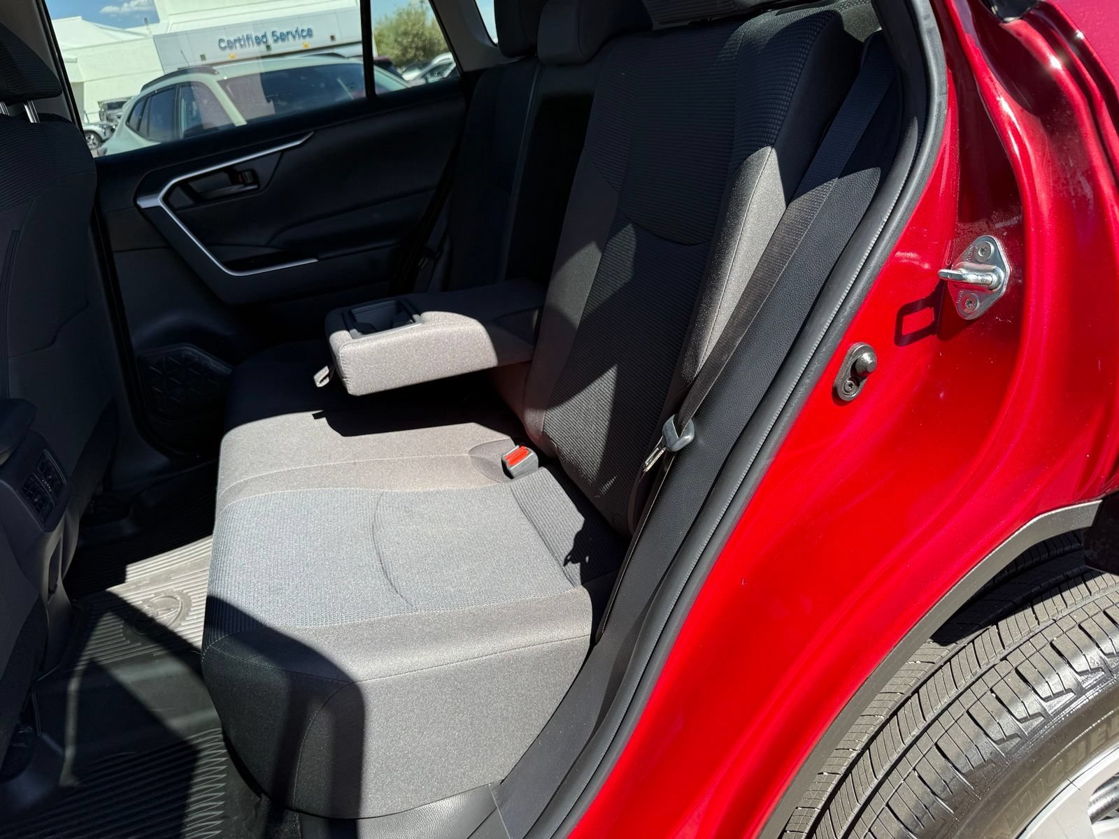 2025 Toyota RAV4 LE - Photo 33