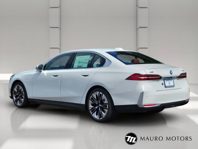 New 2027 White BMW 530i xDrive image 3