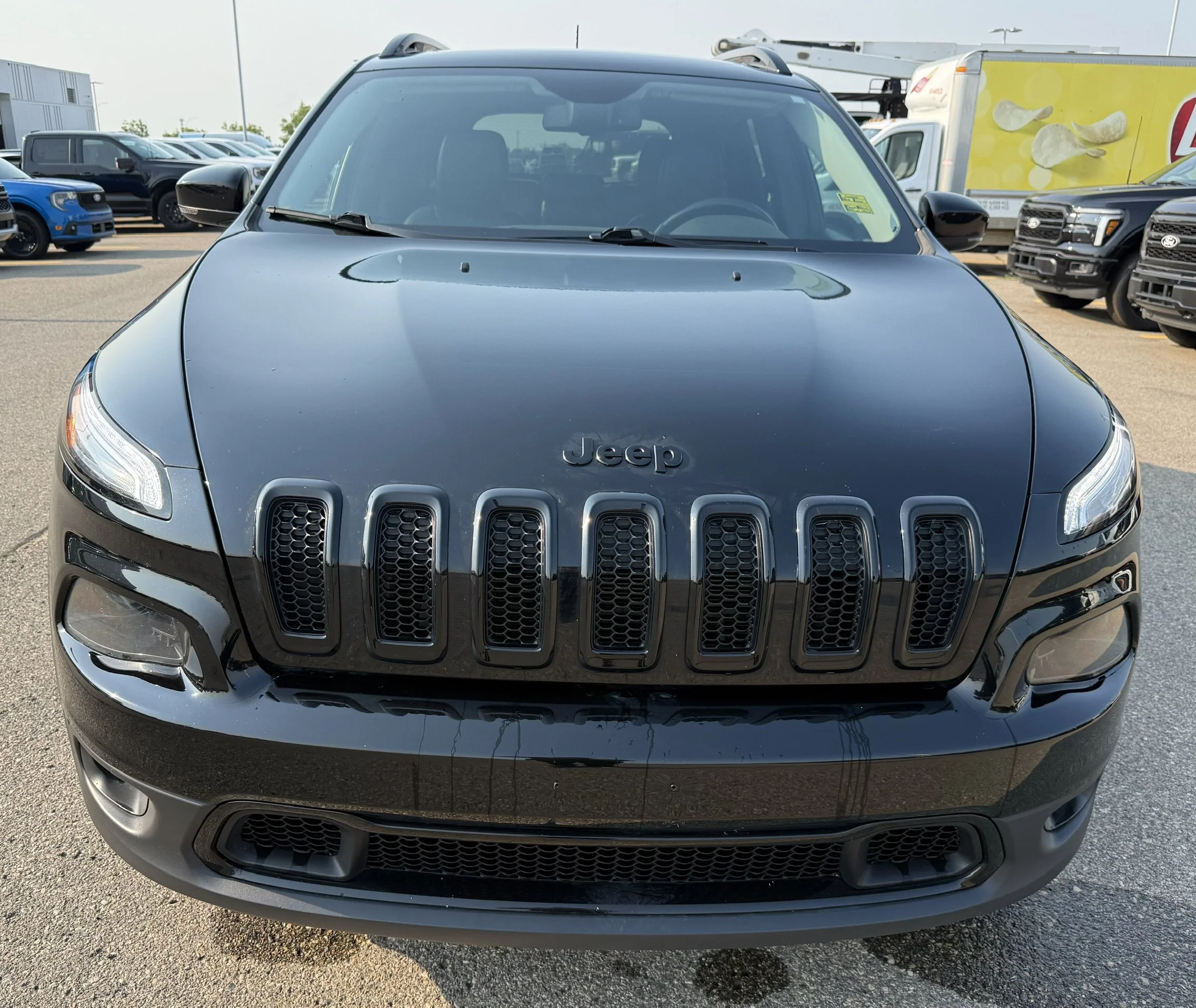 Used 2018 Diamond Black Crystal Pearl Jeep LIMITED **New Arrival** image 8