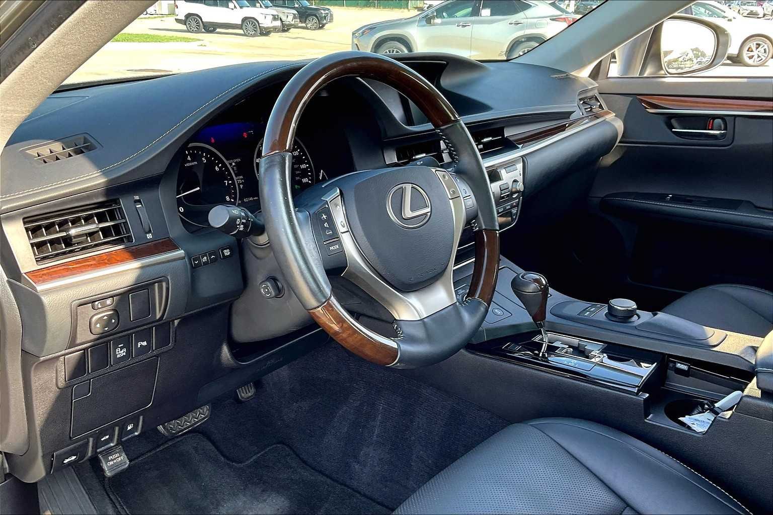 Used 2015 Atomic Silver Lexus  image 16
