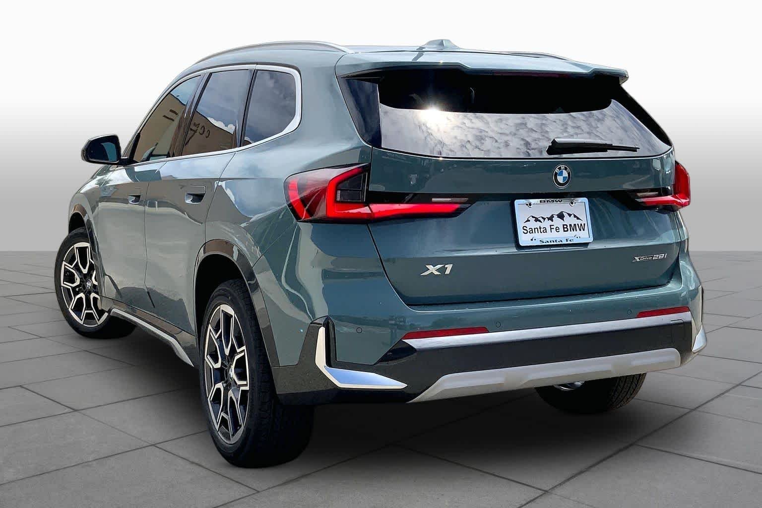 New 2026 Cape York Green Metallic BMW xDrive28i image 12