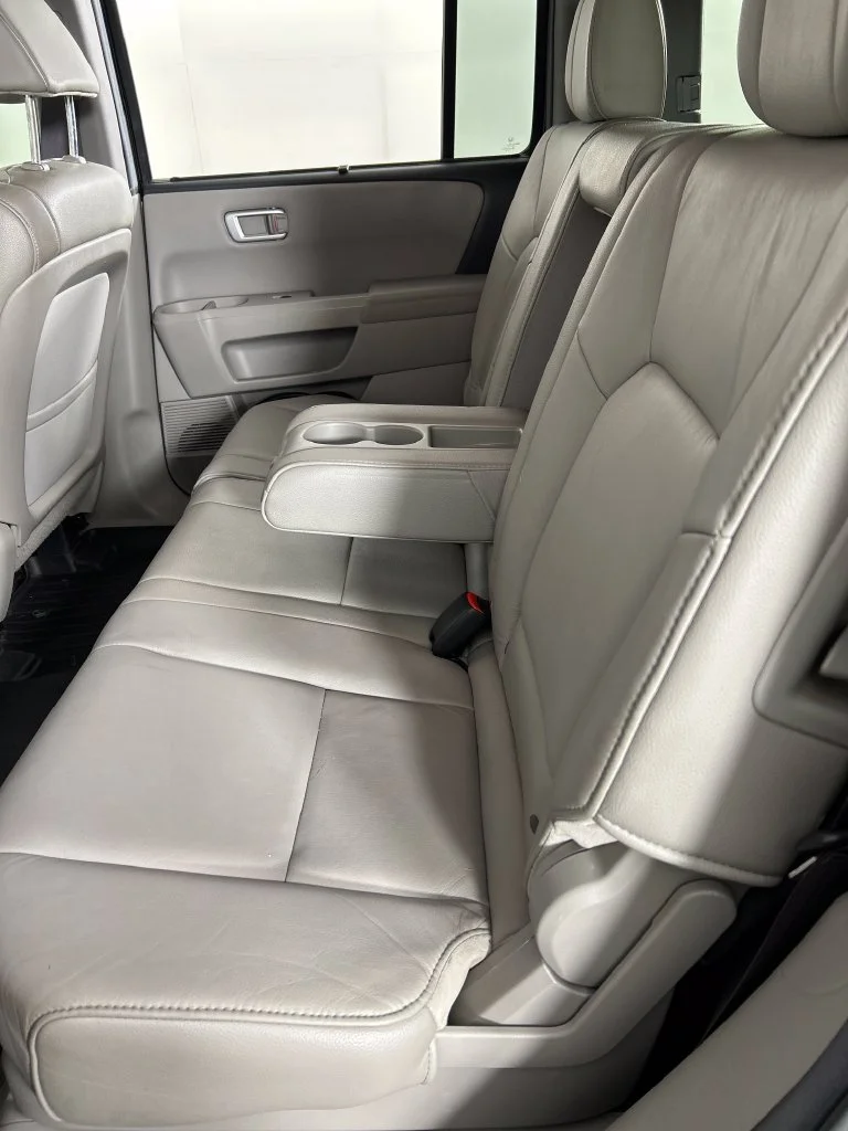 Used 2013 Black Honda Touring image 14