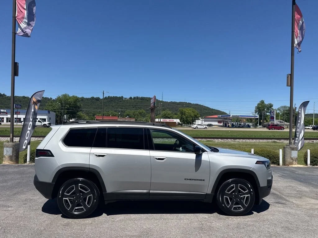 New 2026 Silver Zynith Clear-Coat Exterior Paint Jeep Limited image 10