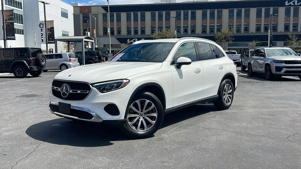 Used 2024 White Mercedes-Benz GLC 300 image 30