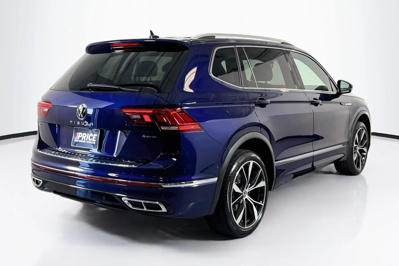 Used 2022 Atlantic Blue Metallic Volkswagen SEL R-Line image 5