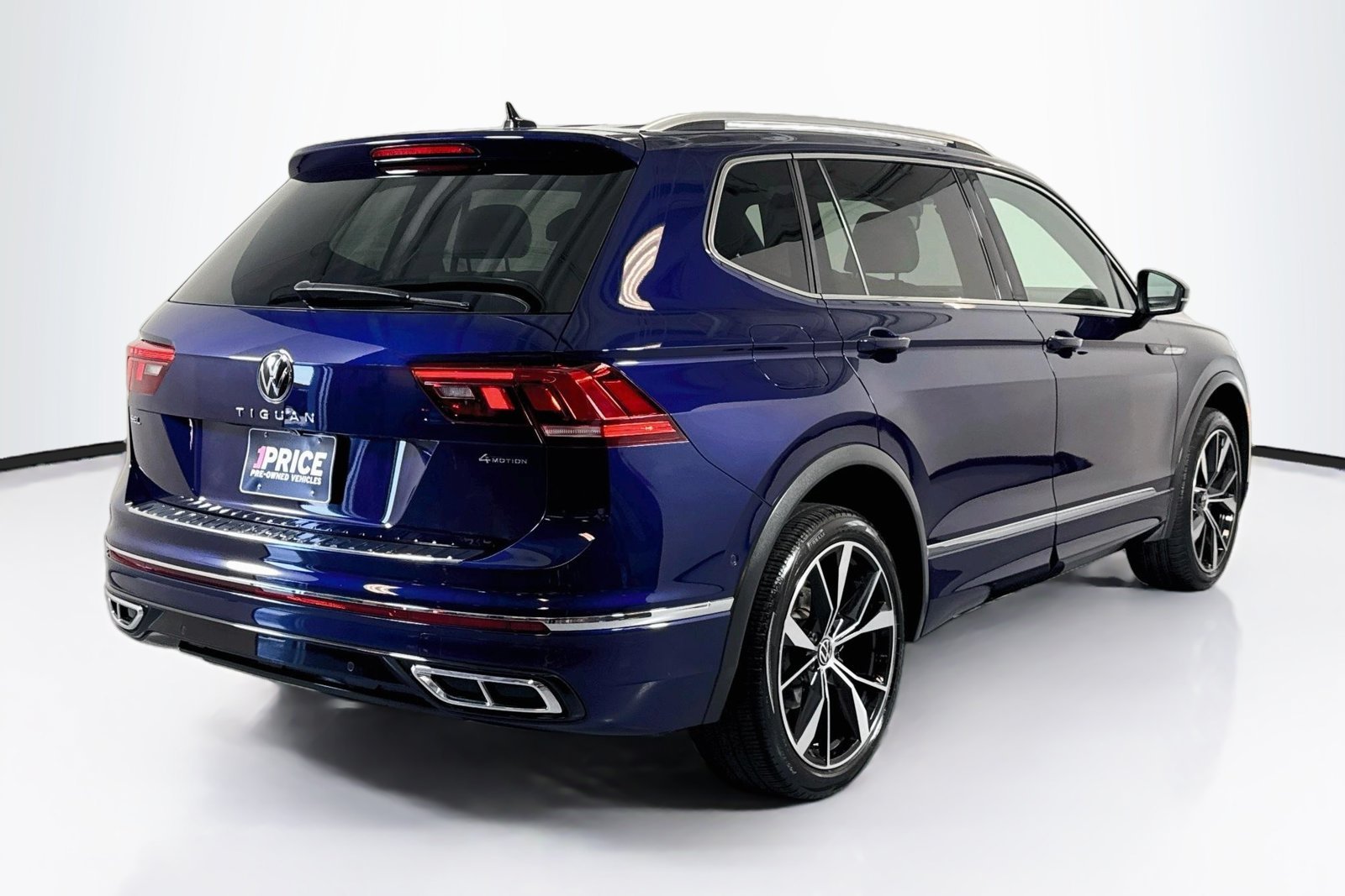 Used 2022 Atlantic Blue Metallic Volkswagen SEL R-Line image 5