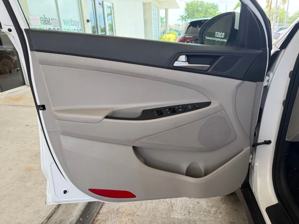 Used 2019 White Hyundai Value image 35