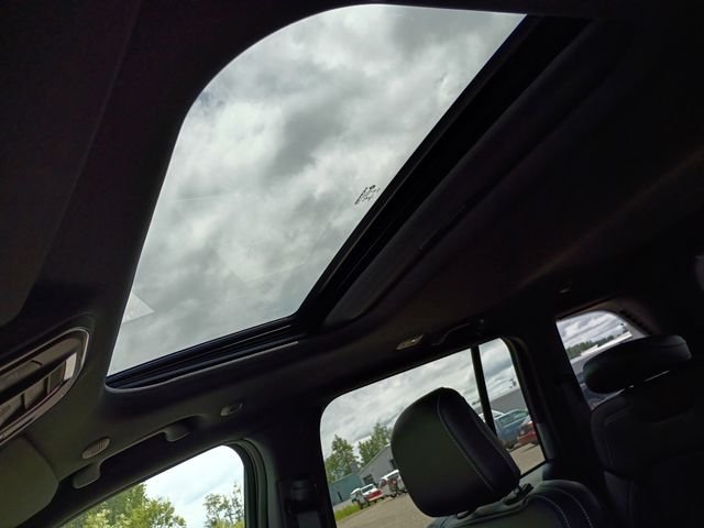 New 2026 Bright White Clear-Coat Exterior Paint Jeep Altitude image 19