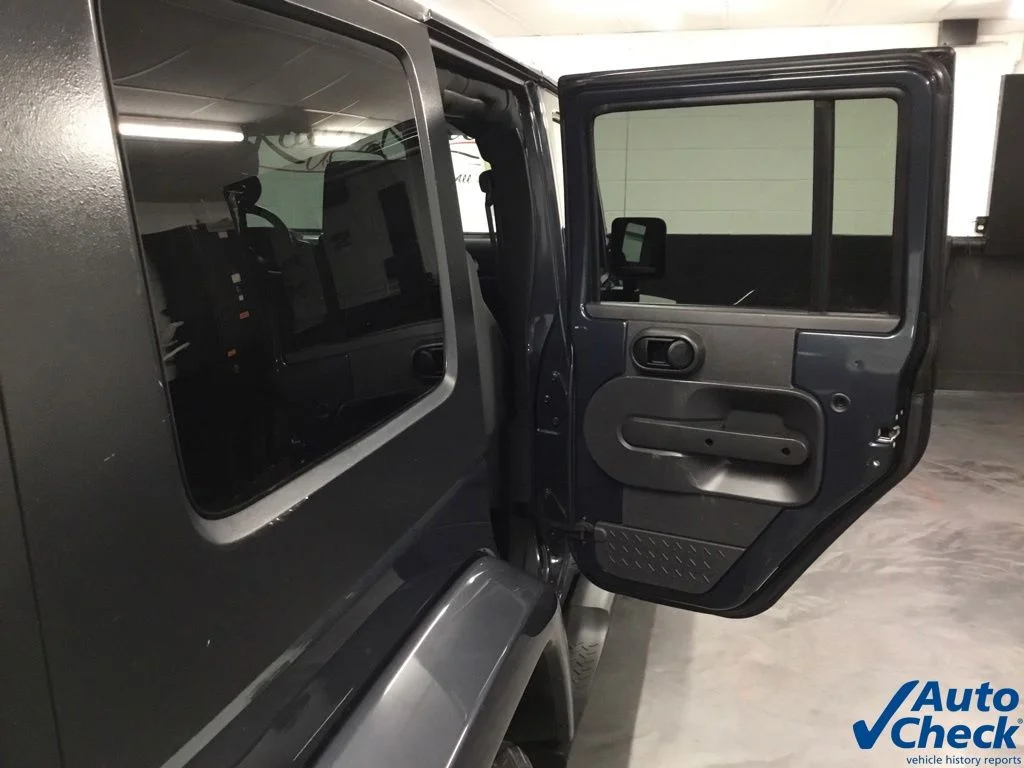 Used 2007 Blue Jeep Unlimited Sahara image 32