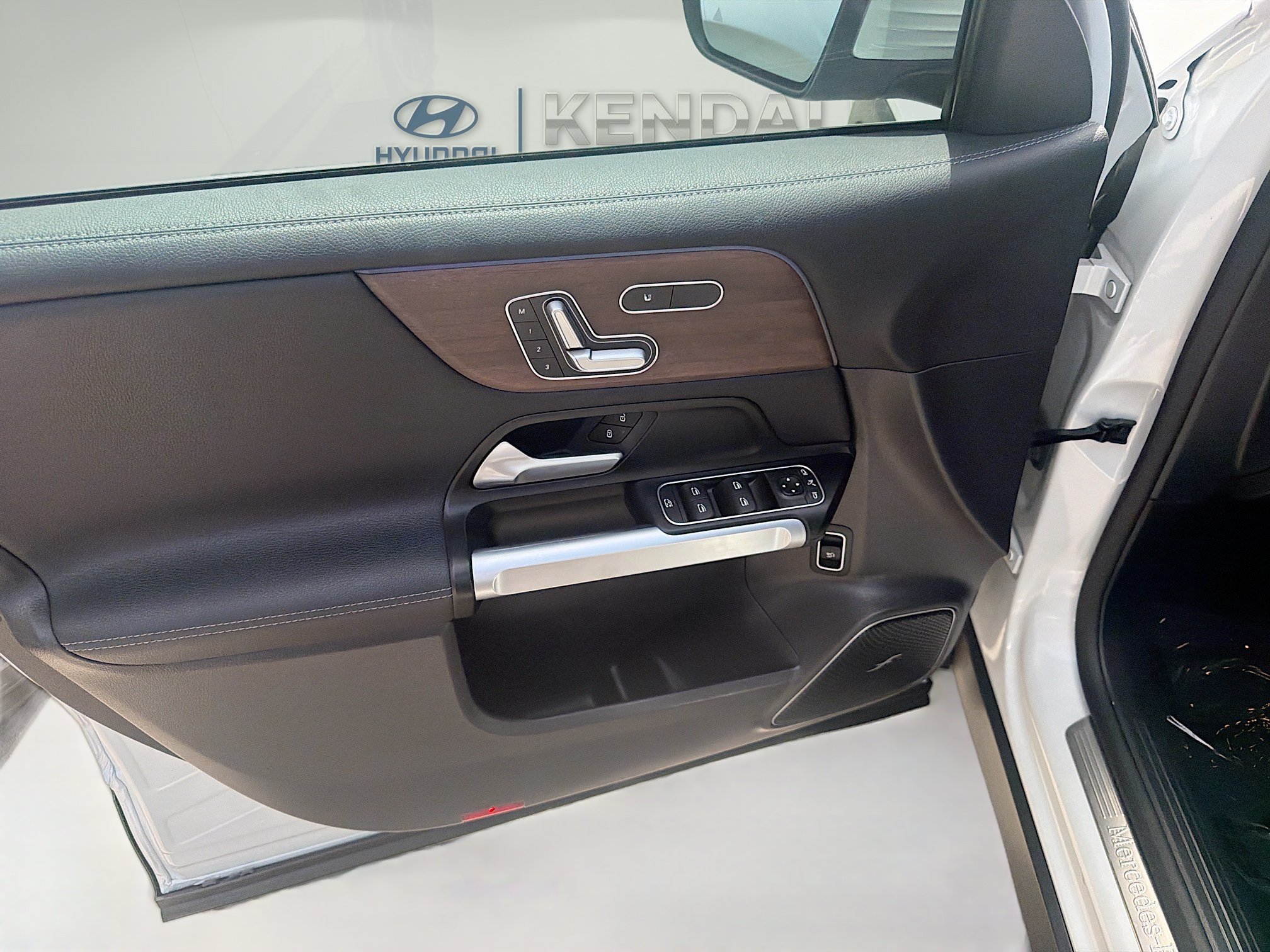 Used 2023 White Mercedes-Benz EQB 300 image 19