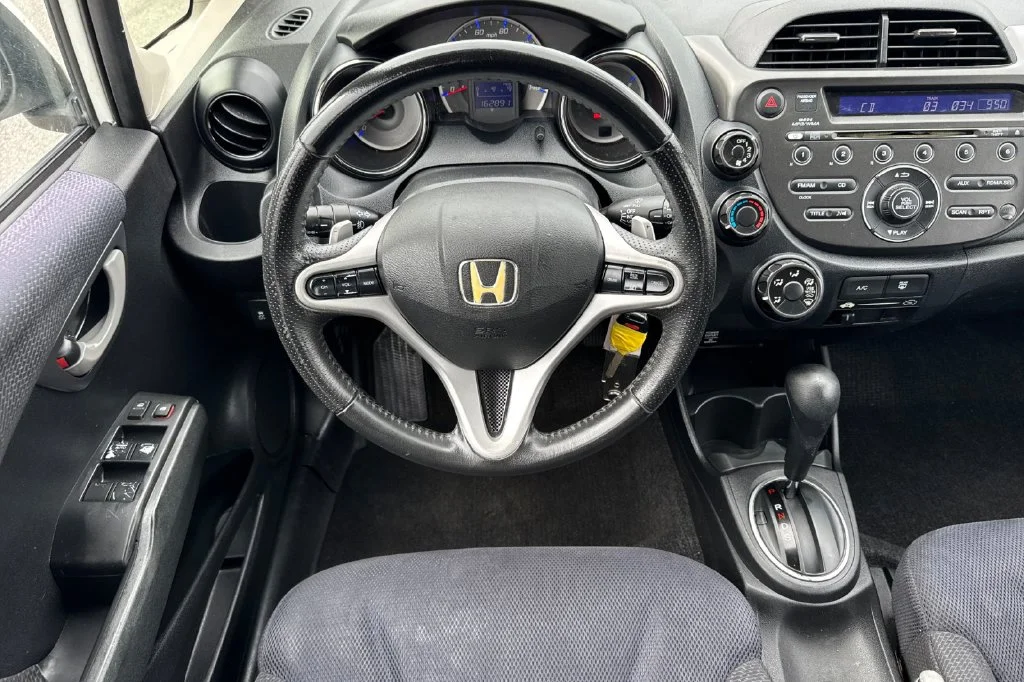 Used 2013 Taffeta White Honda Sport image 17