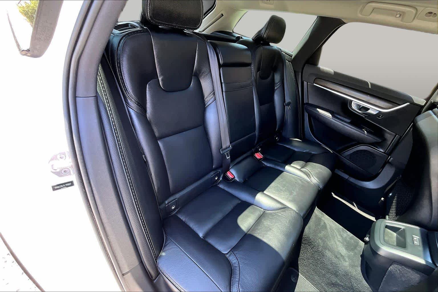 Used 2020 Crystal White Pearl Metallic Volvo  image 20