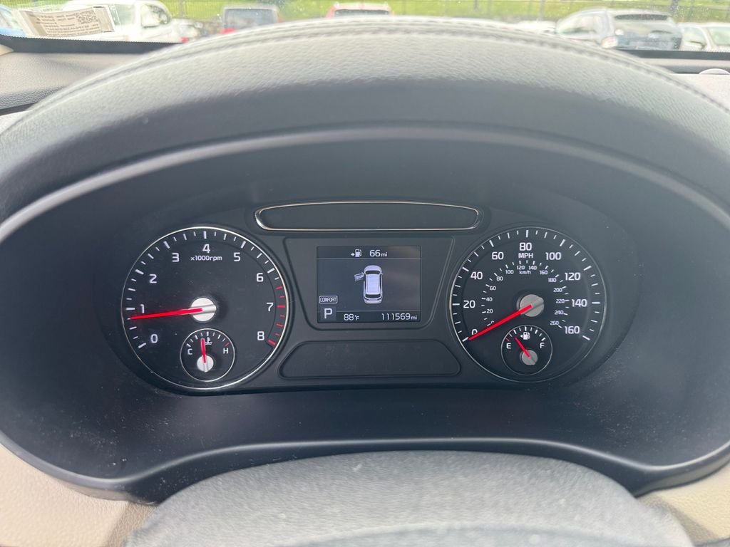 Used 2019 Snow White Pearl Kia LX image 16