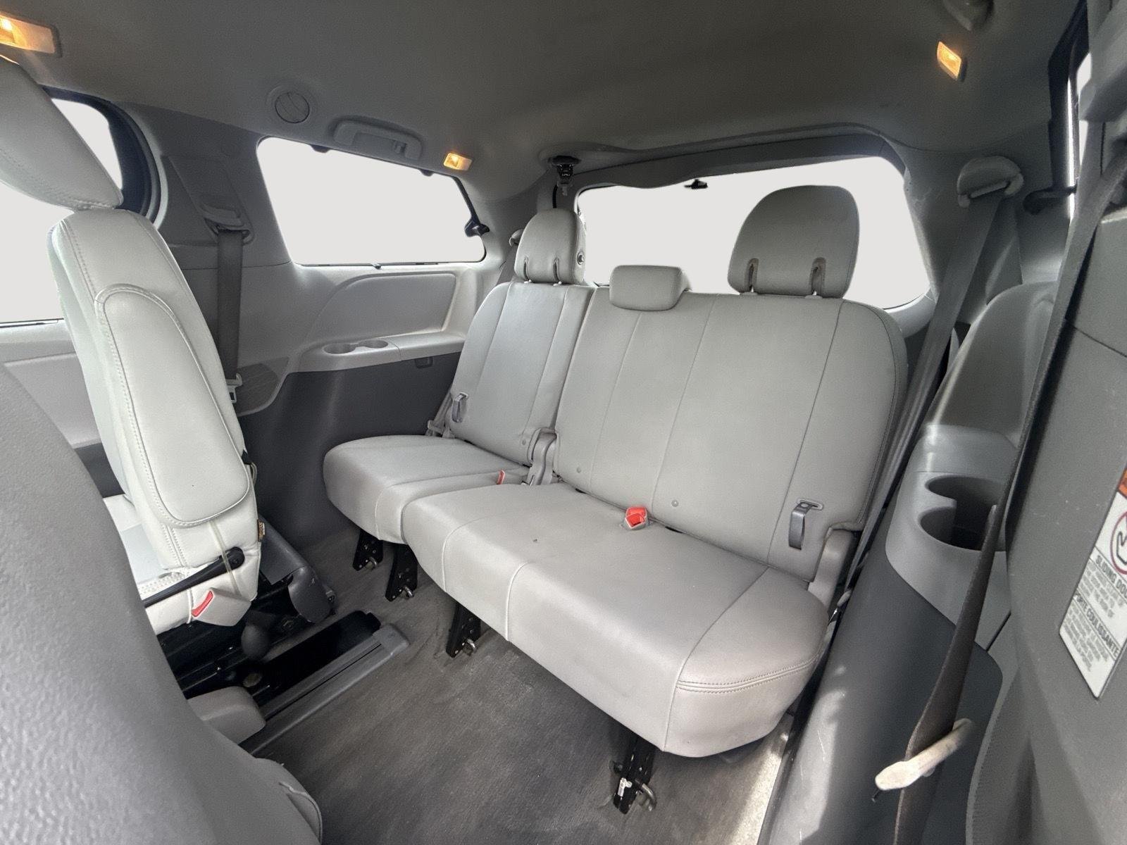 Used 2018 Predawn Gray Mica Toyota XLE image 22
