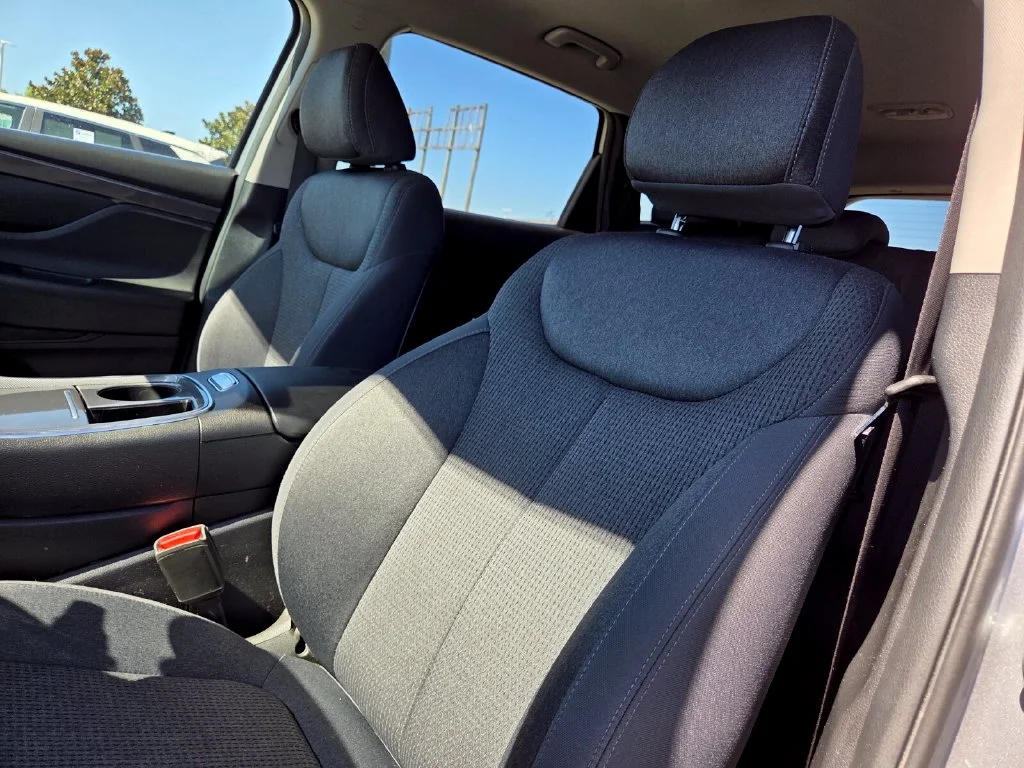 Used 2023 Silver Hyundai SEL image 11