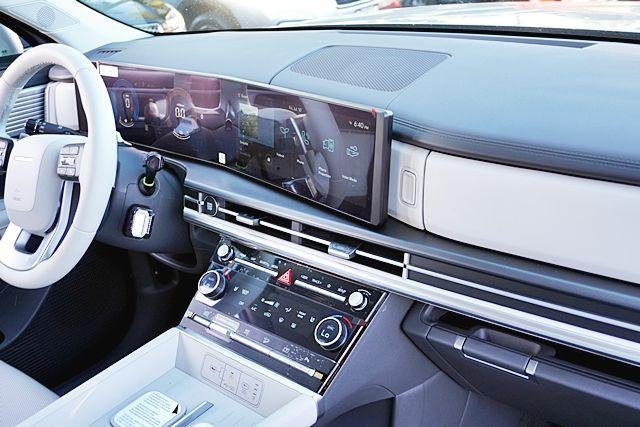 New 2026 Silver Hyundai SEL image 13