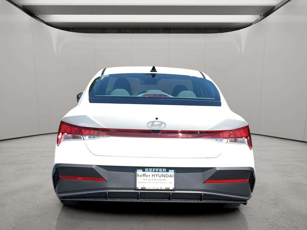 2026 Hyundai Elantra SE - Photo 4