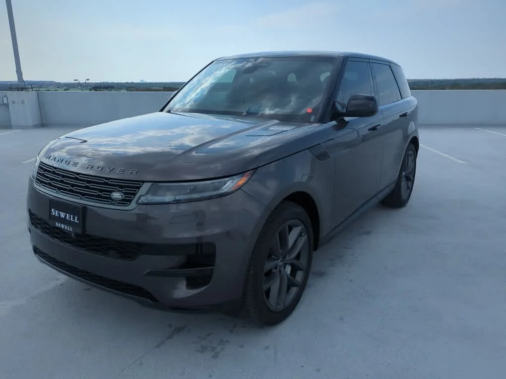 Used 2025 Charente Grey Premium Metallic Land Rover SE image 3