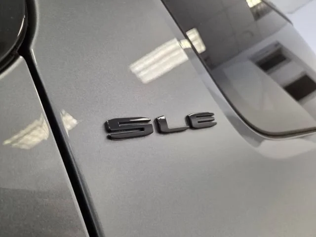 Used 2021 SATIN STEEL METALLIC GMC SLE image 12
