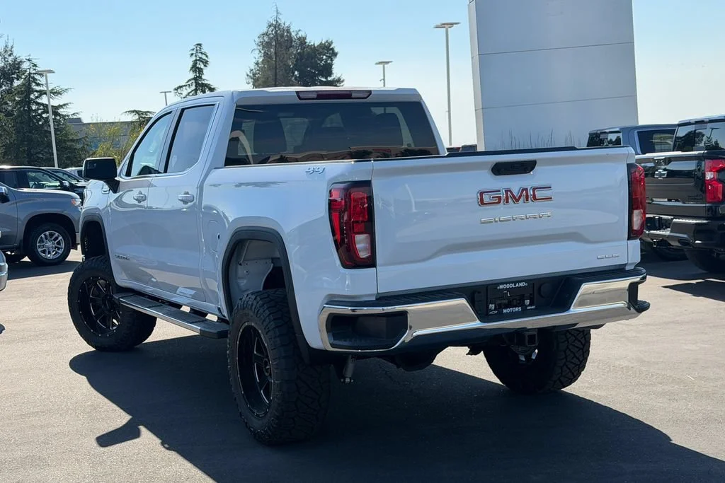 New 2026 Summit White GMC SLE image 13