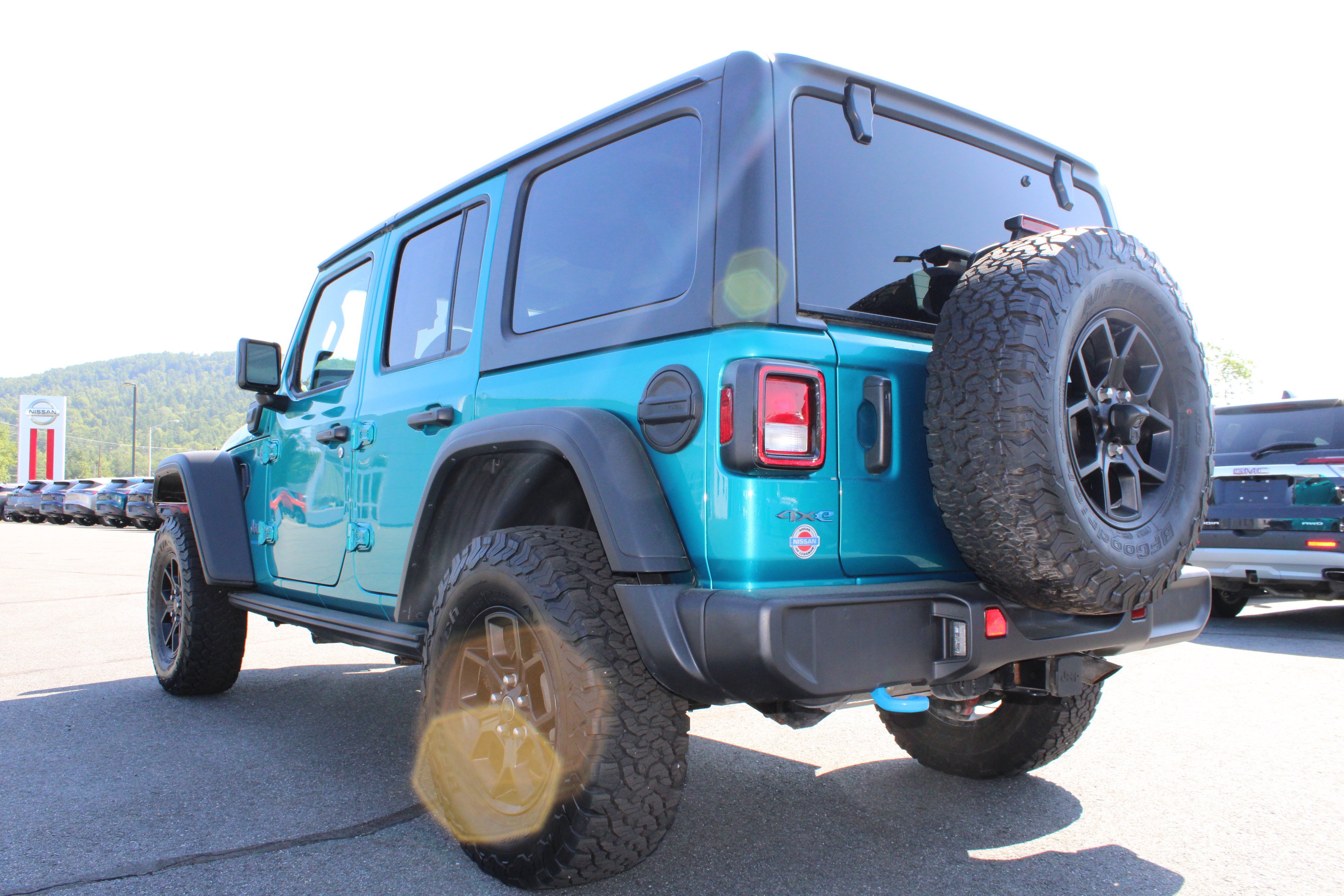 Used 2024 Bikini Pearl Coat Jeep Willys image 5