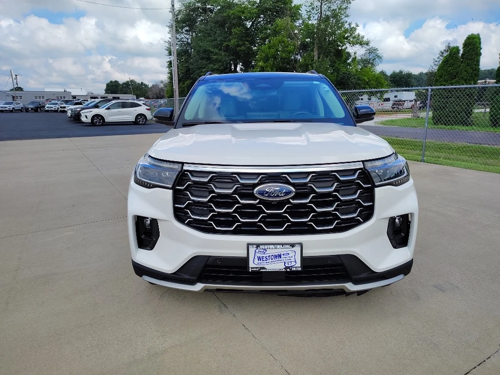 Used 2025 Star White Ford Platinum image 8