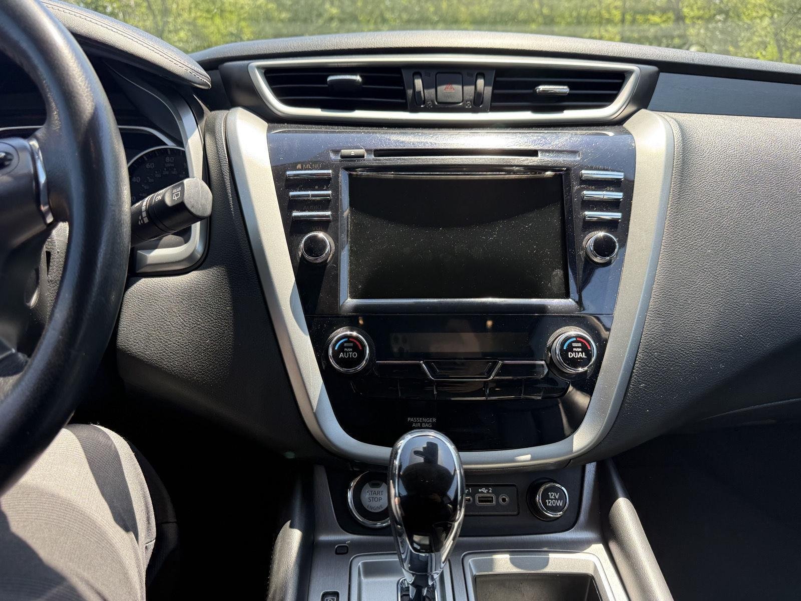 Used 2023  Nissan  image 6