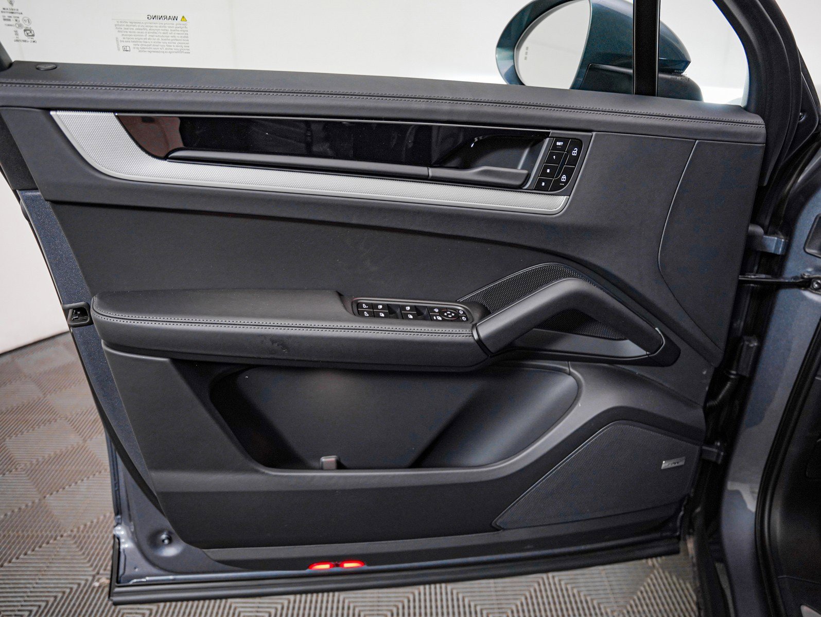 2026 Porsche Cayenne S - Photo 26