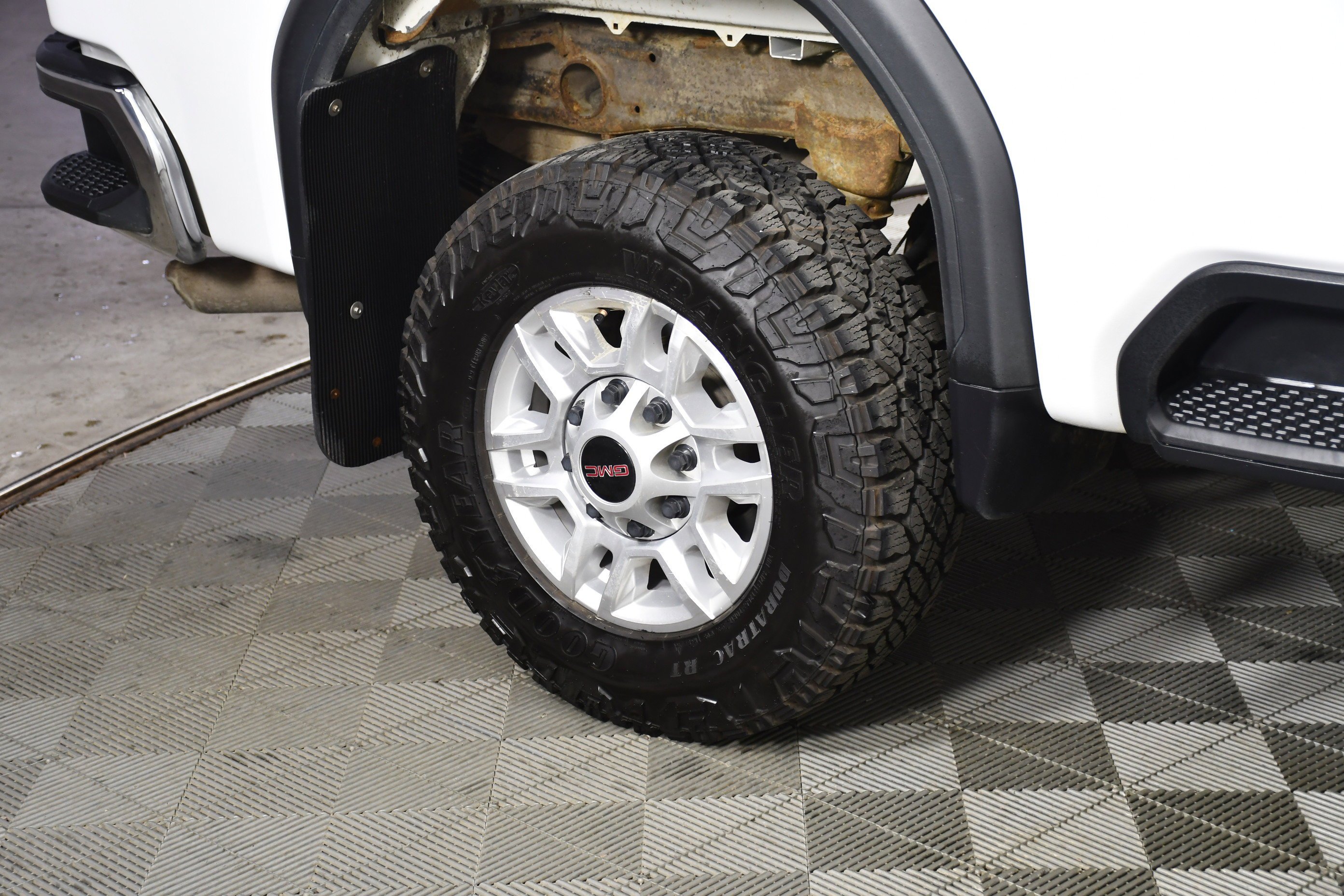 Used 2022 White GMC SLE image 58