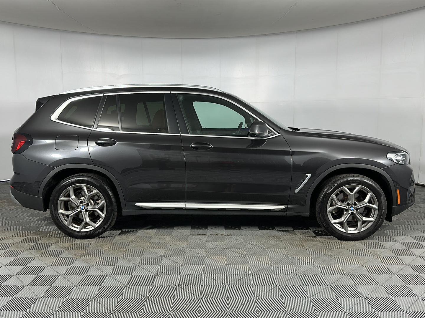 Used 2023 Dark Graphite Metallic BMW xDrive30i image 32