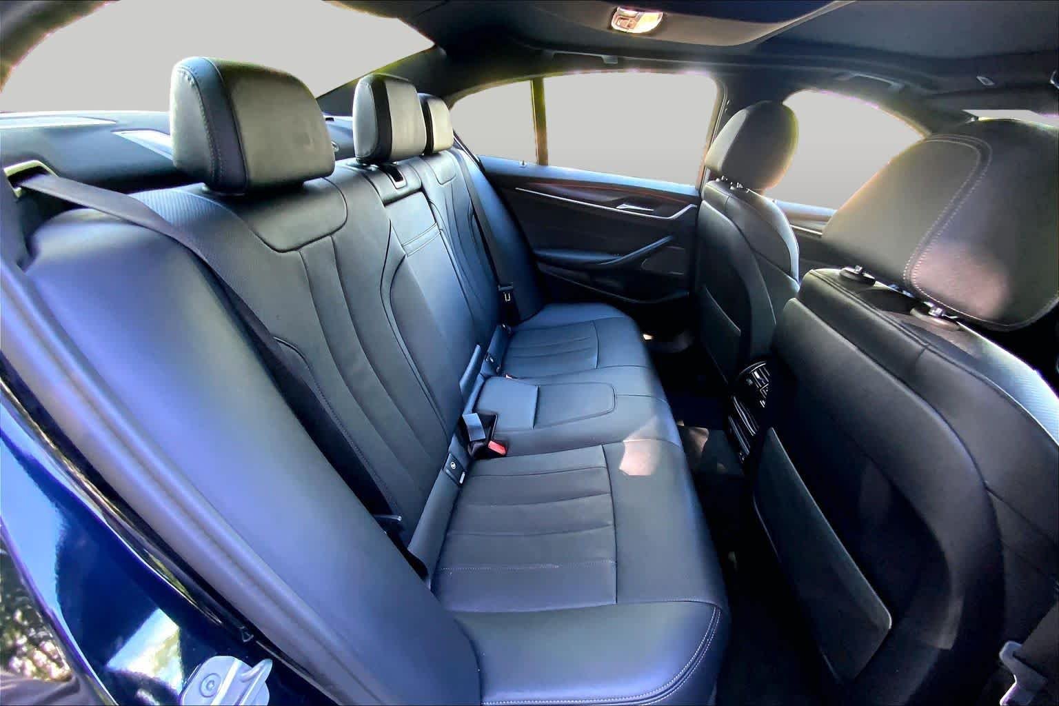 Used 2023 Carbon Black Metallic BMW 530i xDrive image 19