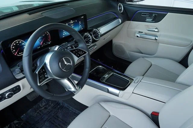 Used 2026  Mercedes-Benz GLB 250 image 2