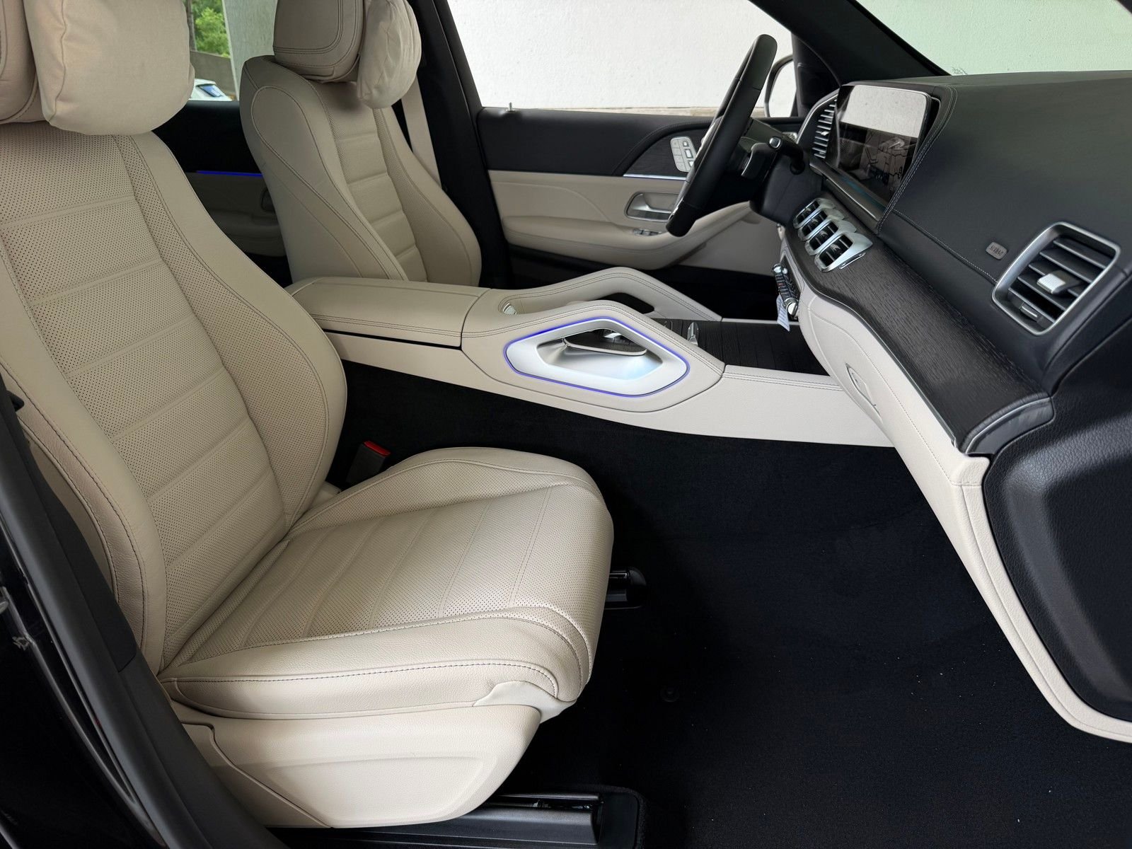 New 2026 Obsidian Black Metallic Mercedes-Benz GLE 580 image 16