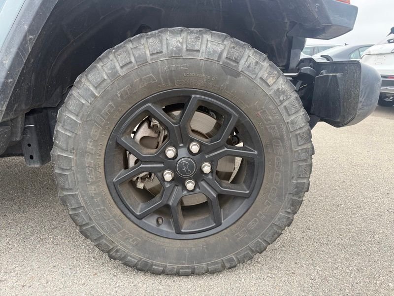 Used 2025 Gray Jeep High Tide image 4