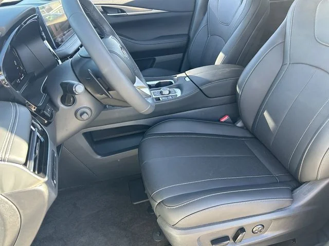 New 2027 RADIANT WHITE INFINITI Luxe FWD image 21