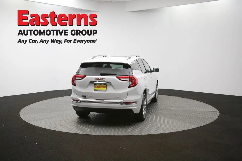Used 2023 White GMC Denali image 39