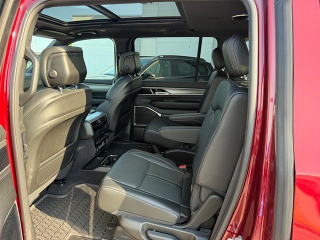 New 2026 Velvet Red Pearl-Coat Exterior Paint Jeep Upland image 10