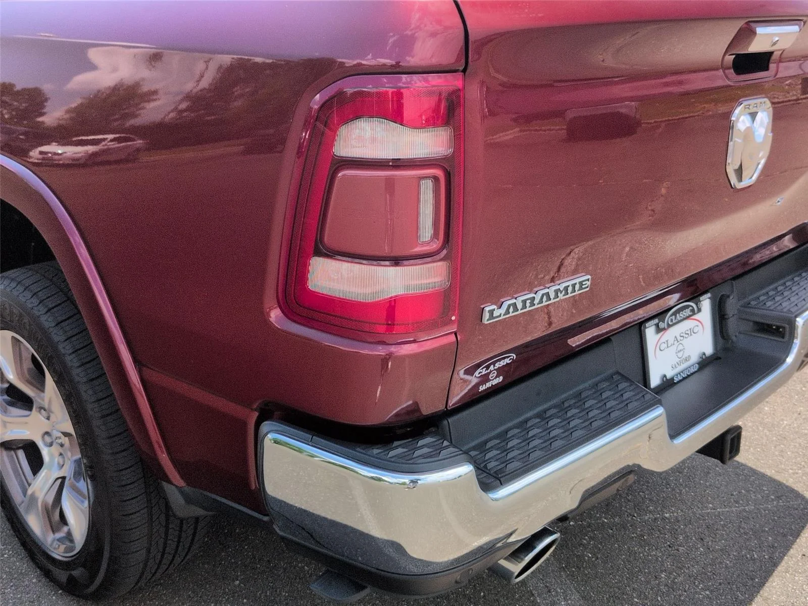 Used 2020 Delmonico Red Pearlcoat Ram Laramie image 12
