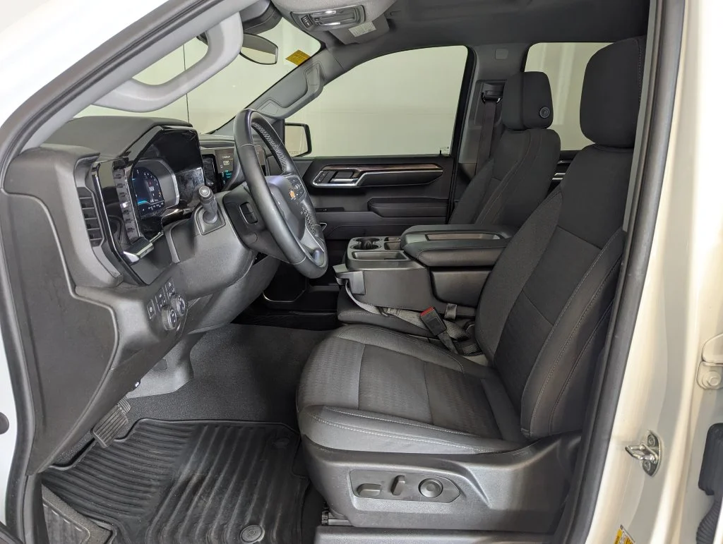 Used 2023 White Chevrolet LT image 11