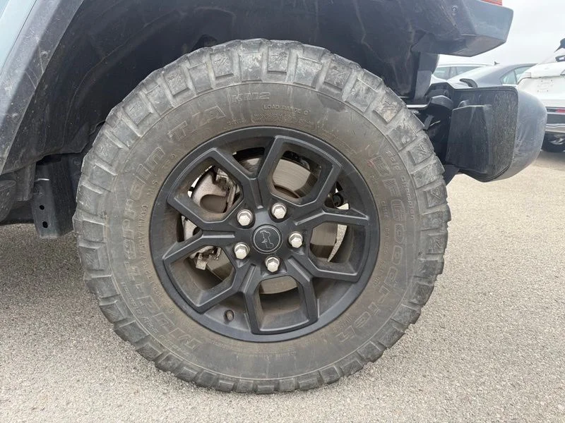 Used 2025 Gray Jeep High Tide image 4