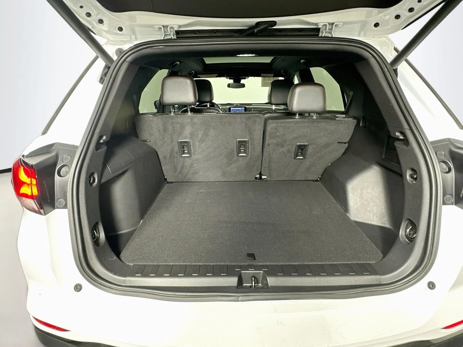 Used 2023 Summit White Chevrolet RS image 28