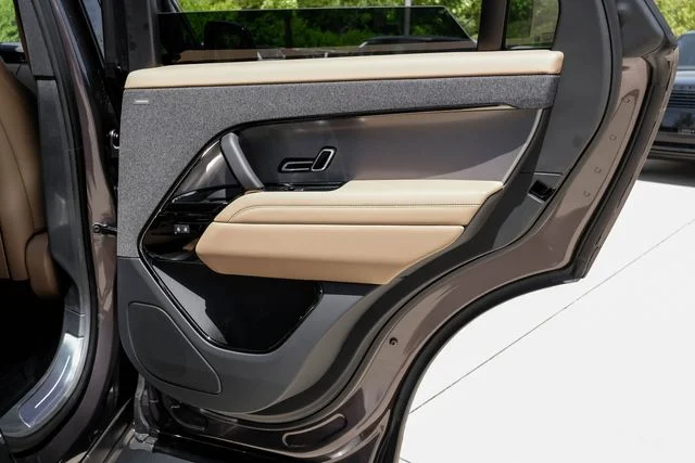 New 2026  Land Rover SE image 61