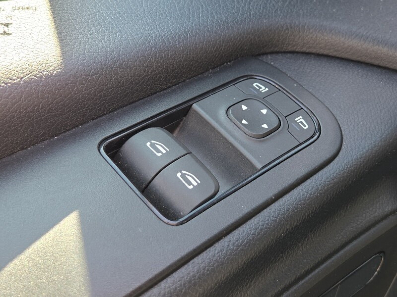 Used 2024 Iridium Silver Mercedes-Benz M4CAEH image 24