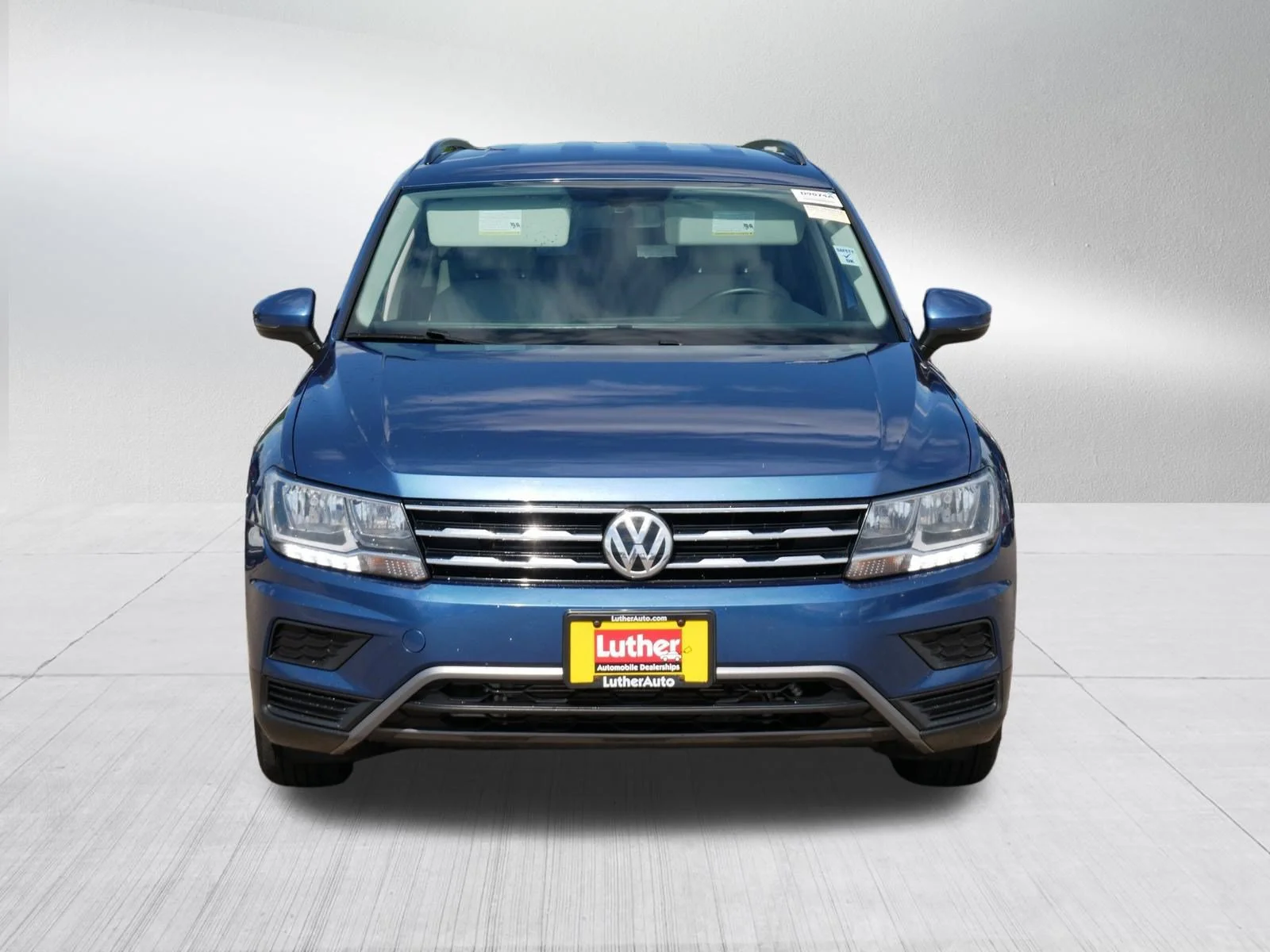 Used 2018 Volkswagen Tiguan SE with VIN 3VV2B7AX2JM139411 for sale in Brooklyn Center, Minnesota