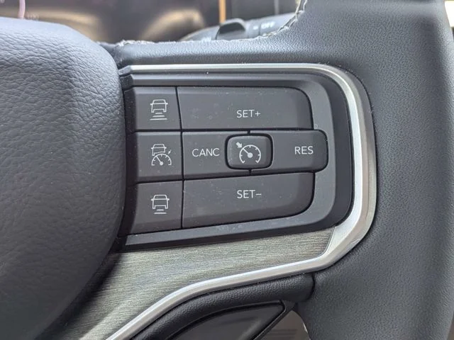 Used 2025 White Jeep Base image 25