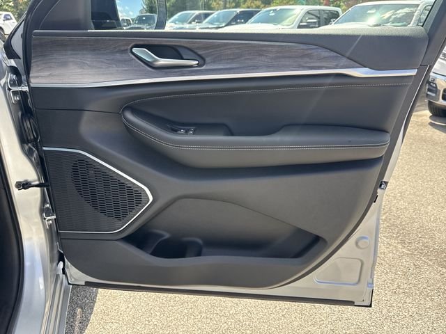 New 2026 Silver Jeep Limited Reserve image 15