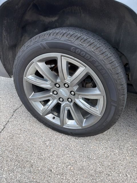 Used 2019 Gray Chevrolet LT image 5