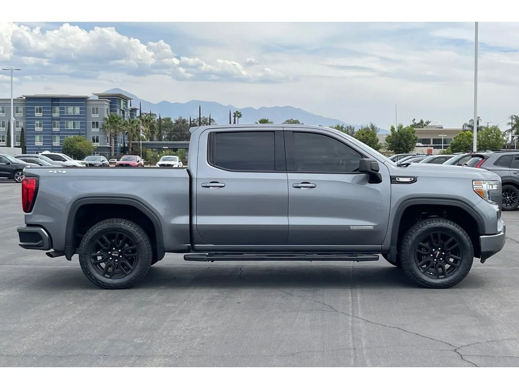 Used 2022 Satin Steel Metallic GMC Elevation image 7