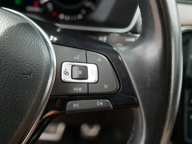 Used 2019 Gray Volkswagen 2.0T SEL image 26